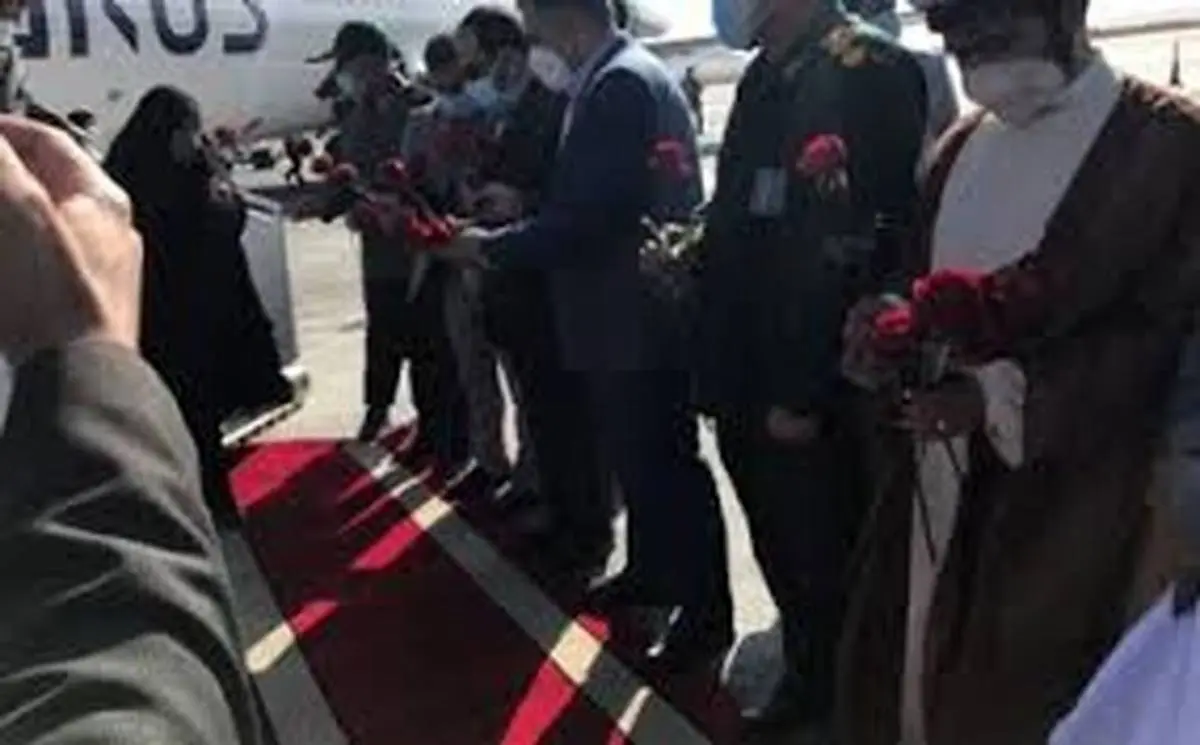 پشت پرده ویدئوی جنجالی اهدای گل مسئولان فرودگاه بوشهر