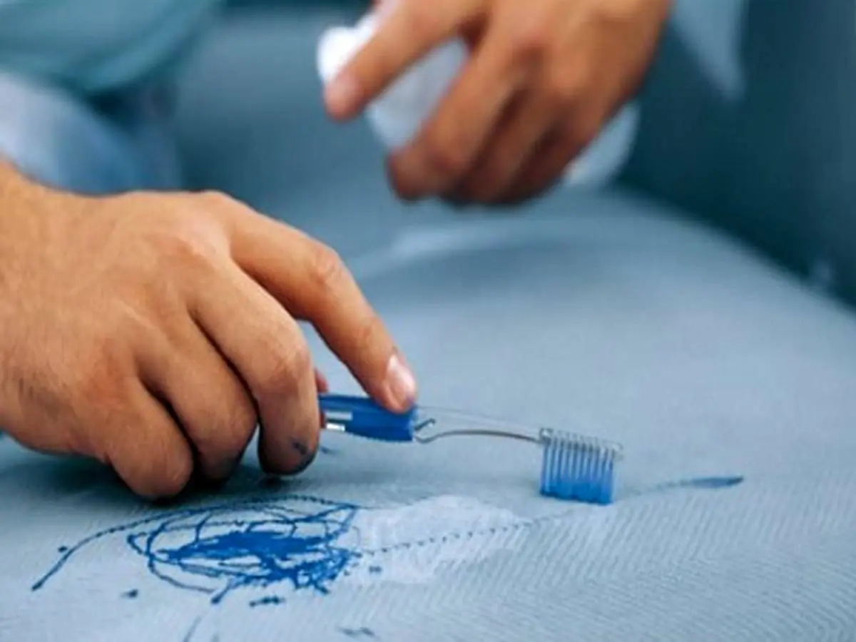 سه راهکار پاک کردن لکه خودکار از روی مبل | با ترفند های زیر سه سوته مبلتو تمیز کن