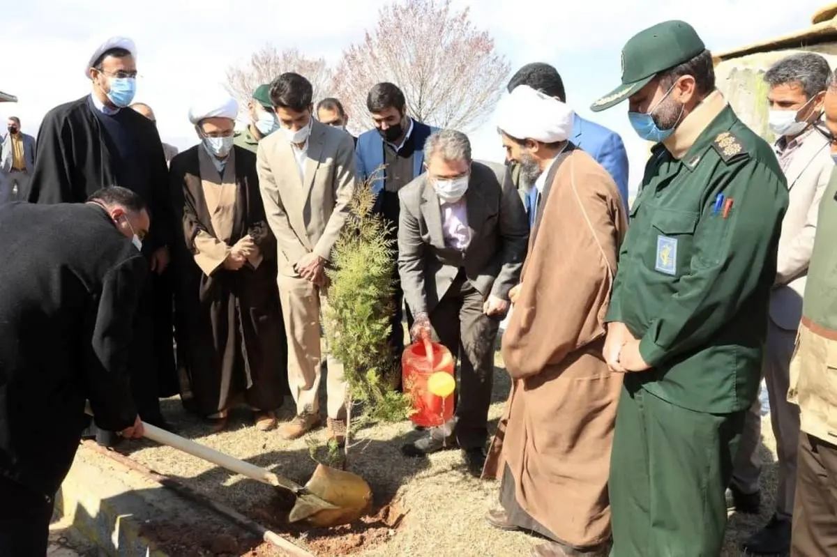 آئین روز درختکاری در شهرستان های منطقه آزاد ماکو برگزار شد