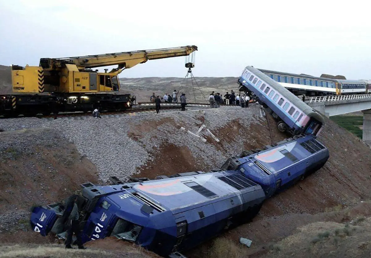علت حادثه قطار همدان مشهد مشخص شد | کرونا هم تاثیر داشت + فیلم
