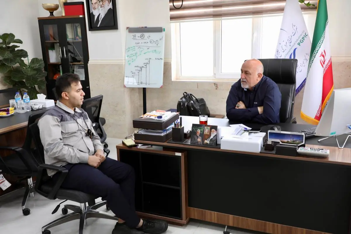 دیدار مدیرعامل شرکت پالایش گاز هویزه خلیجفارس با نماینده کارگران برای بررسی مطالبات صنفی