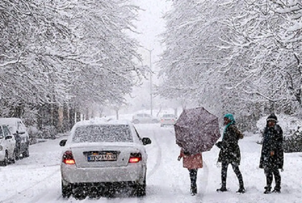 آغاز بارش نخستین برف پاییزی در تهران