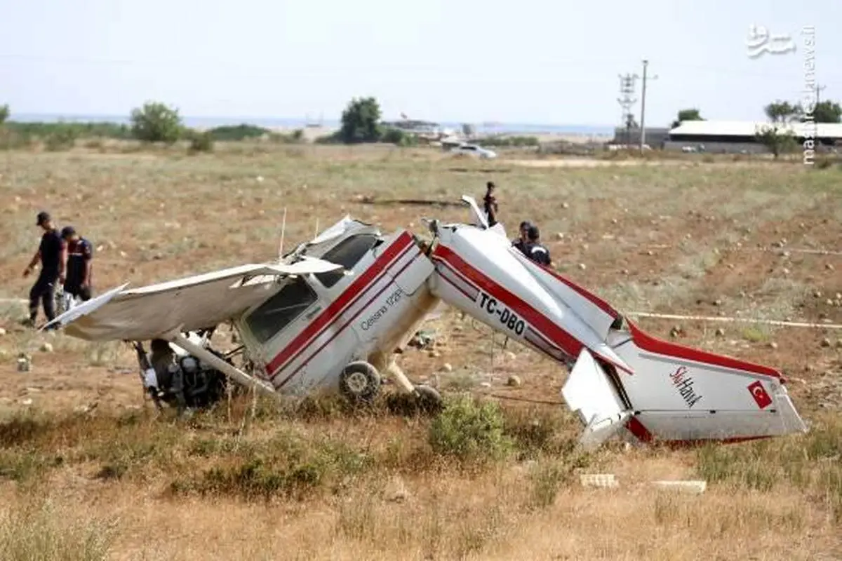 سقوط یک فروند هواپیمای فوق سبک در مرودشت