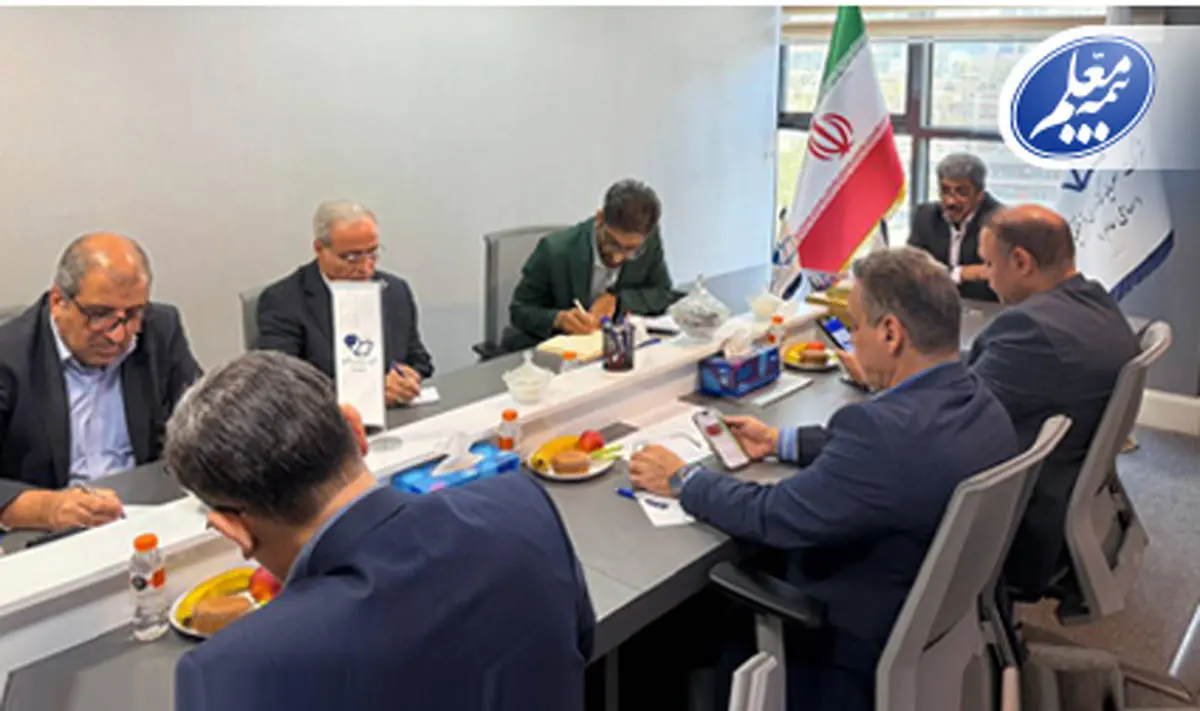 نشست راهبردی مدیرعامل هلدینگ سرمایه‌گذاری فرهنگیان با مدیران عامل شرکت‌های تابعه برگزار شد
