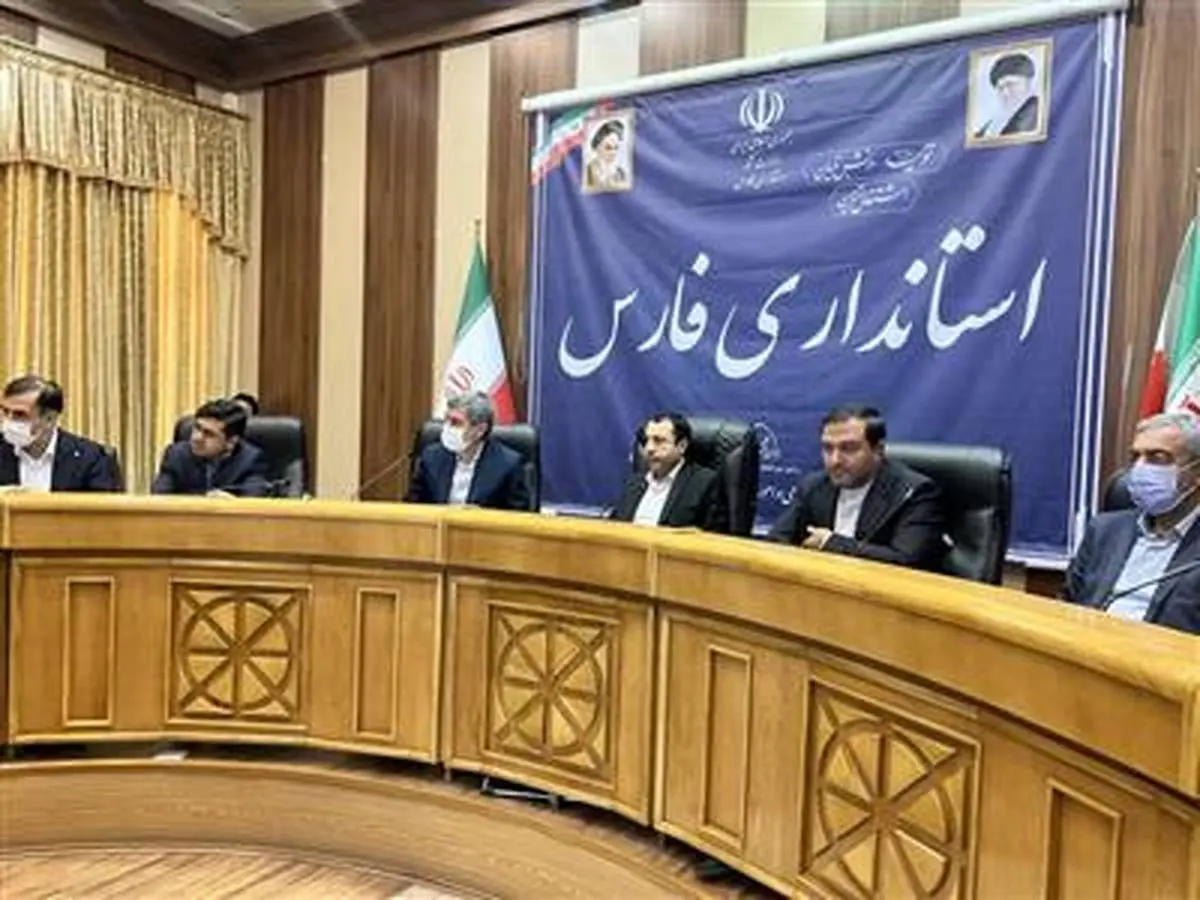 مدیرعامل بانک صنعت و معدن در شصت و یکمین جلسه شورای گفتگوی دولت و بخش خصوصی در استان فارس شرکت کرد