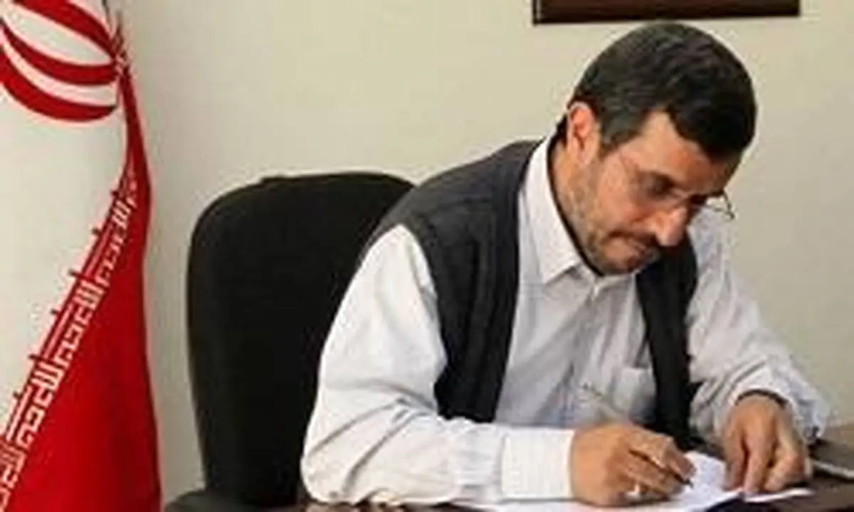 "احمدی نژاد" تهدید به افشاگری کرد