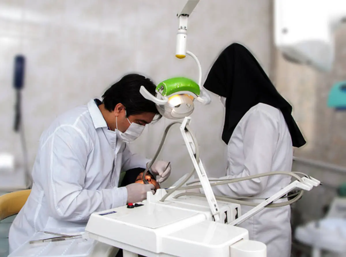 ارائه خدمات دندانپزشکی به حاشیه نشینان شیراز
