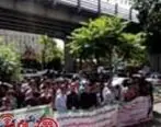 تجمع جمعی از معلمان حق‌التدرس مقابل مجلس