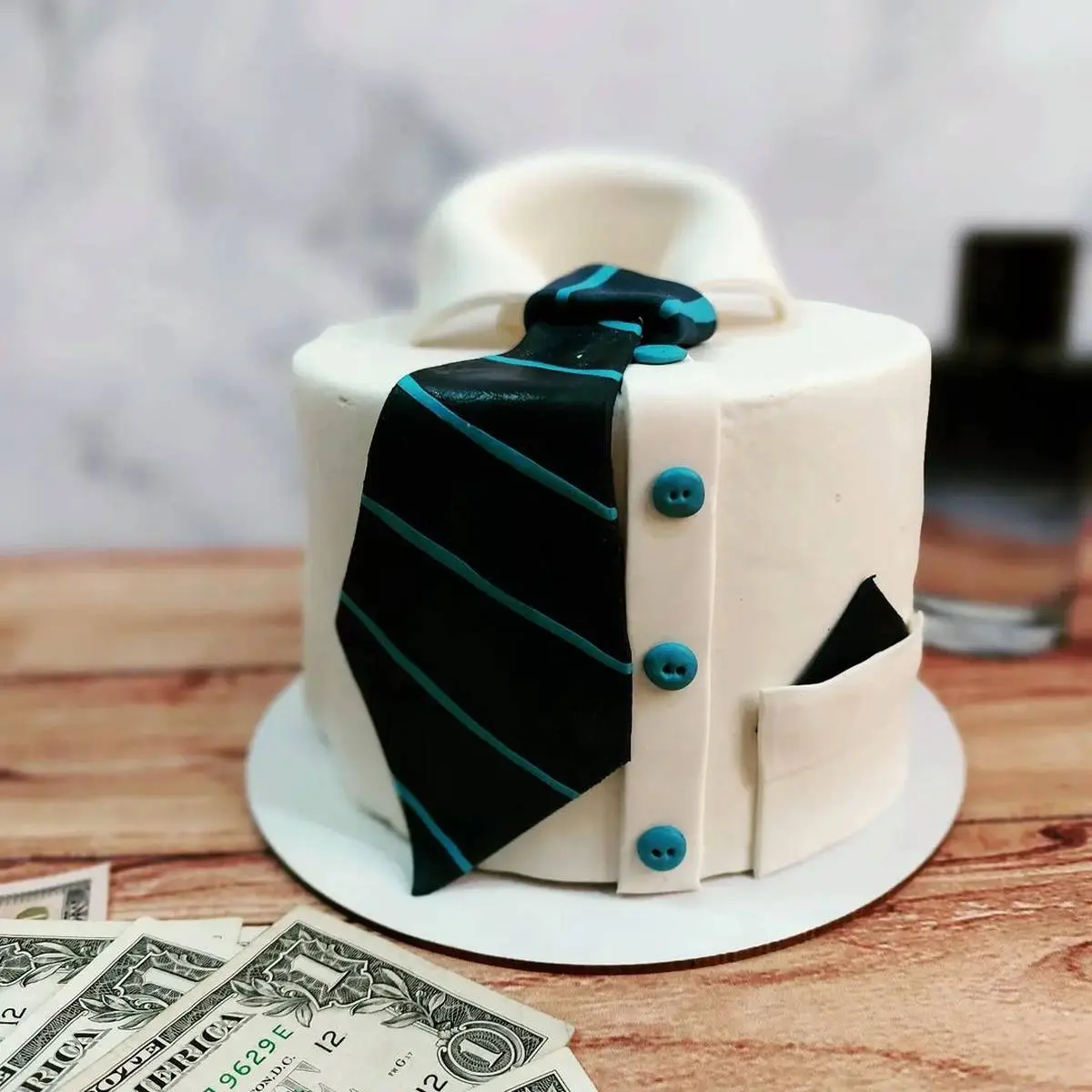 بهترین تزیین کیک روز مرد خانگی  | با این کیک ساده خاص باش