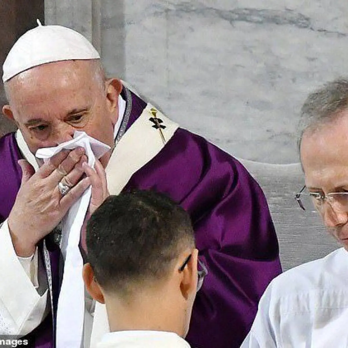 پاپ حضور در تجمعات عمومی را لغو کرد