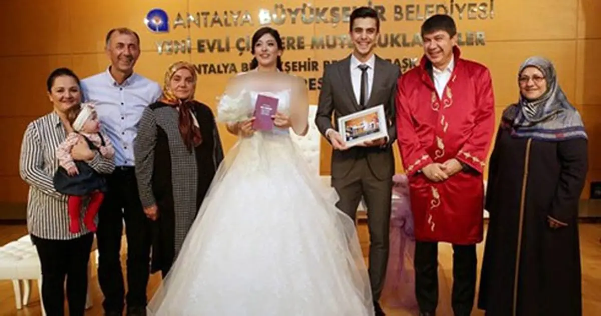 مهران عسگرى  با ورزشکار ترکیه ای ازدواج کرد +تصاویر جنجالی لورفته از مراسم ازدواجشان در ترکیه
