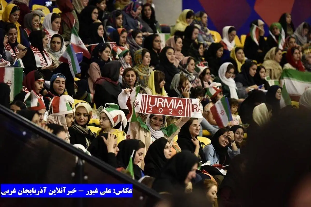 تماشاگران زن بازی والیبال ایران و کانادا + عکس