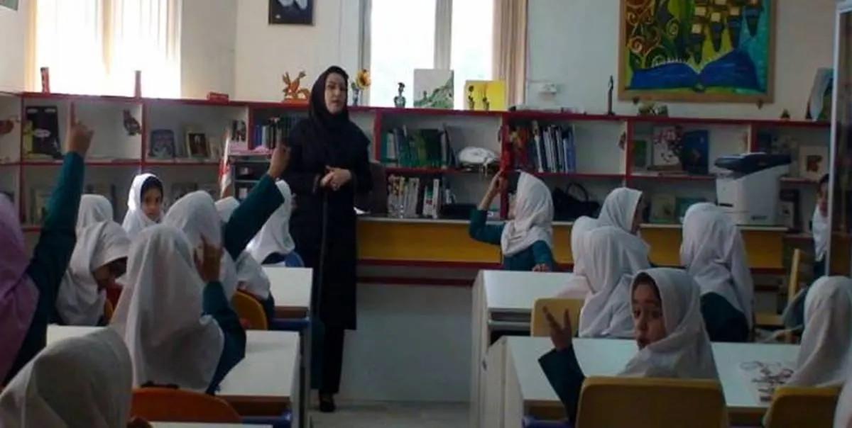 معلم، رمز پیروزی و استمرار انقلاب اسلامی است