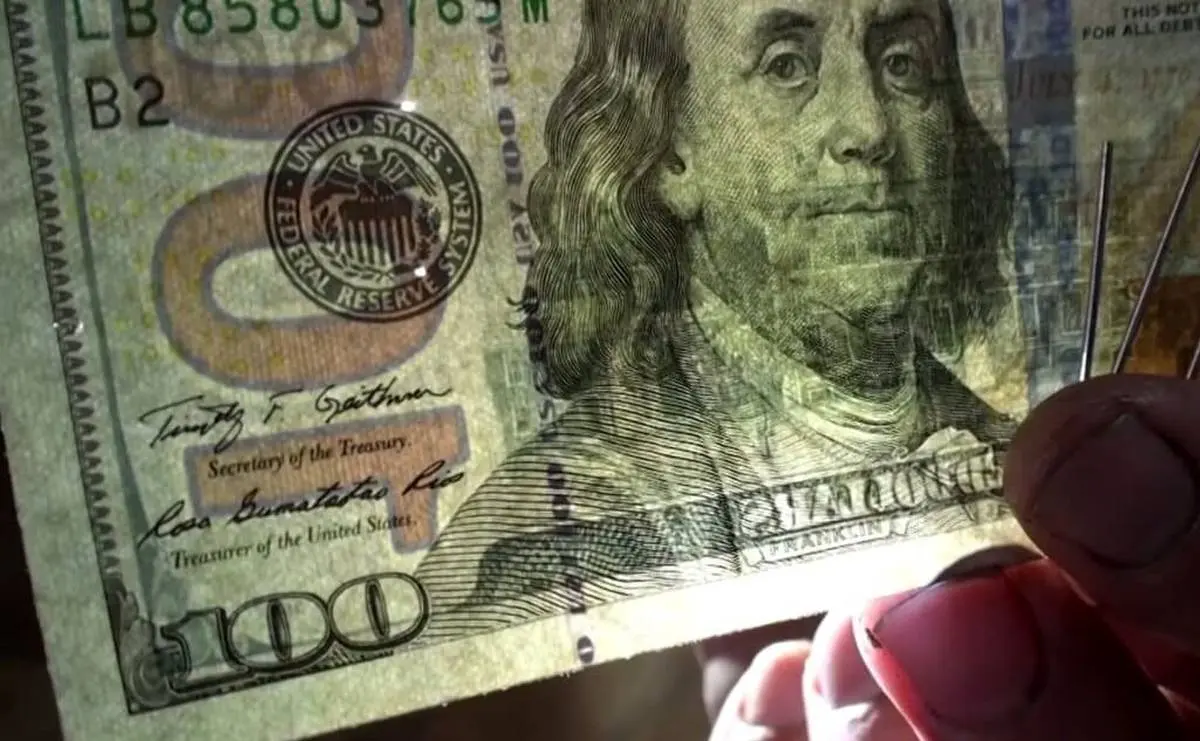 ویدئو | راه‌های تشخیص دلار تقلبی | ‌این ویدئو رو ببین کلاه سرت نره