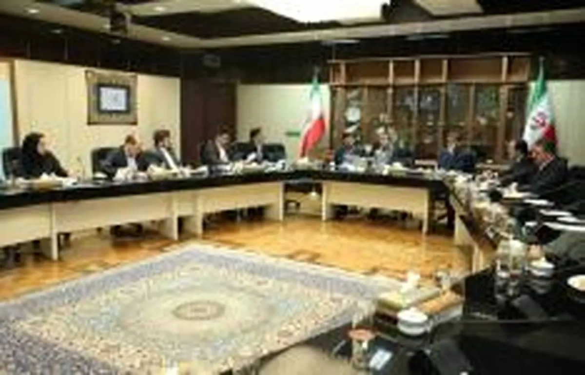 ادامه دیپلماسی تجاری و صنعتی وزیر صمت با همسایگان ایران / سفر وزیر صنعت، معدن و تجارت به کشور عمان برای توسعه روابط
