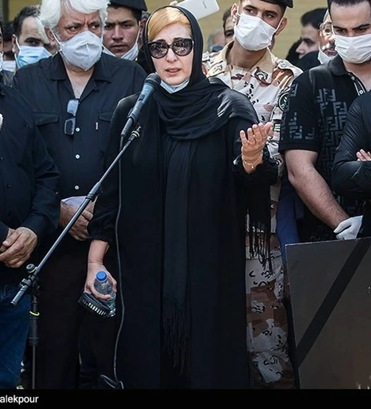 ویدیو ضجه زنی فاطمه گودرزی در بهشت زهرا تهران | فاطمه گودرزی سیاه پوش و داغدار شد