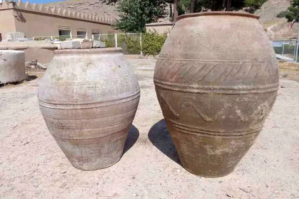 کشف دو خمره متعلق به دوره ساسانی در شهرستان آشتیان