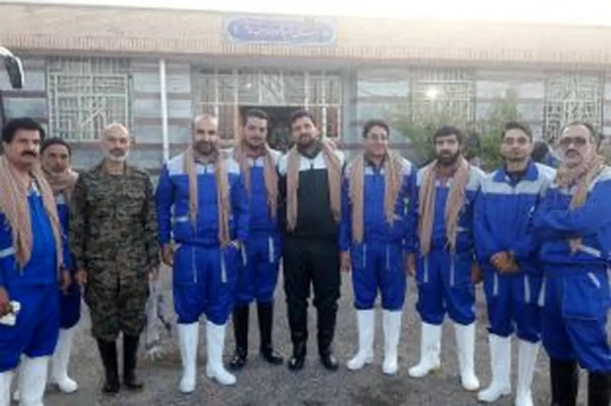 کمک رسانی بسیجیان تلاشگر شرکت فولاد امیرکبیر کاشان به مناطق سیل زده