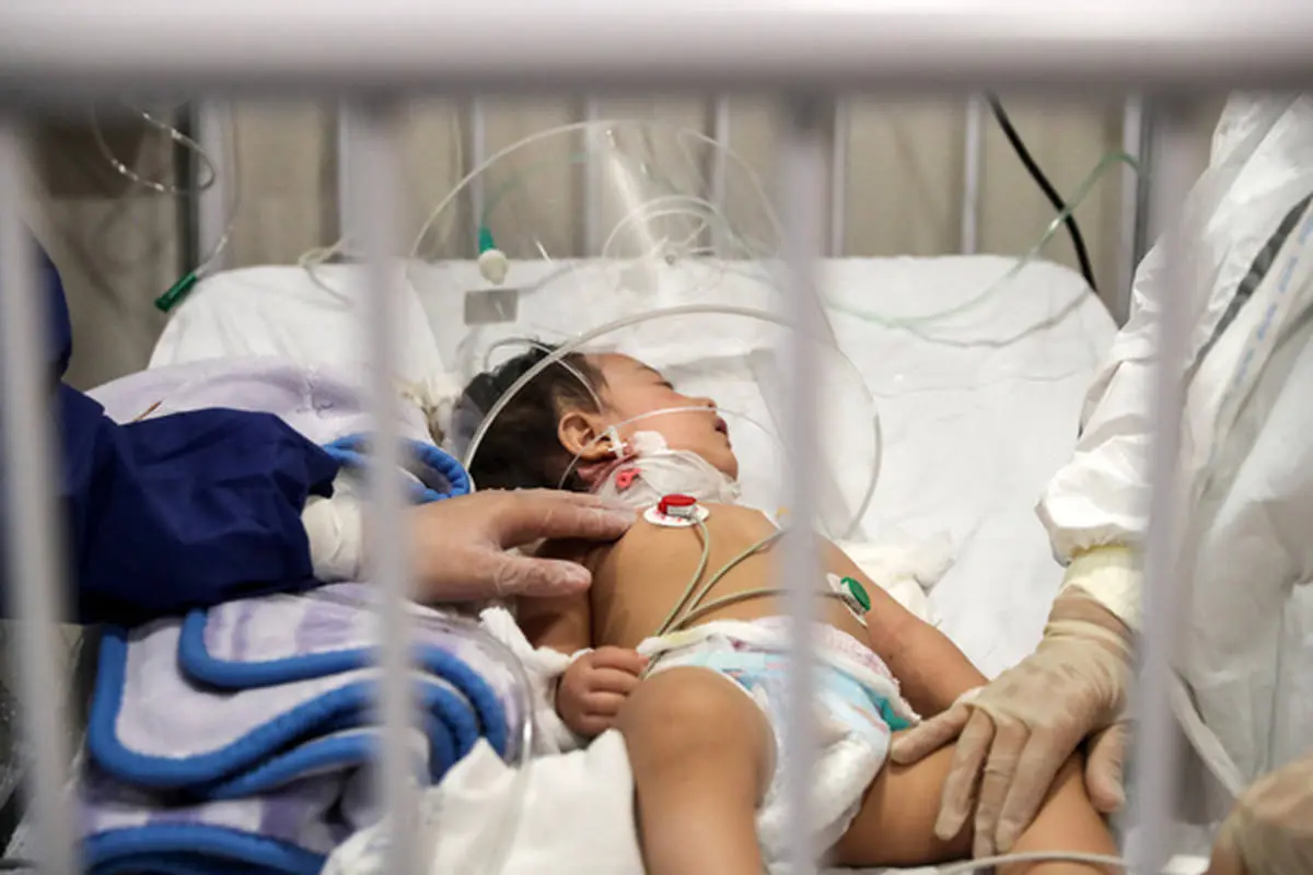 والدین بی رحم جسد کودک کرونایی را در بیمارستان رها کردند