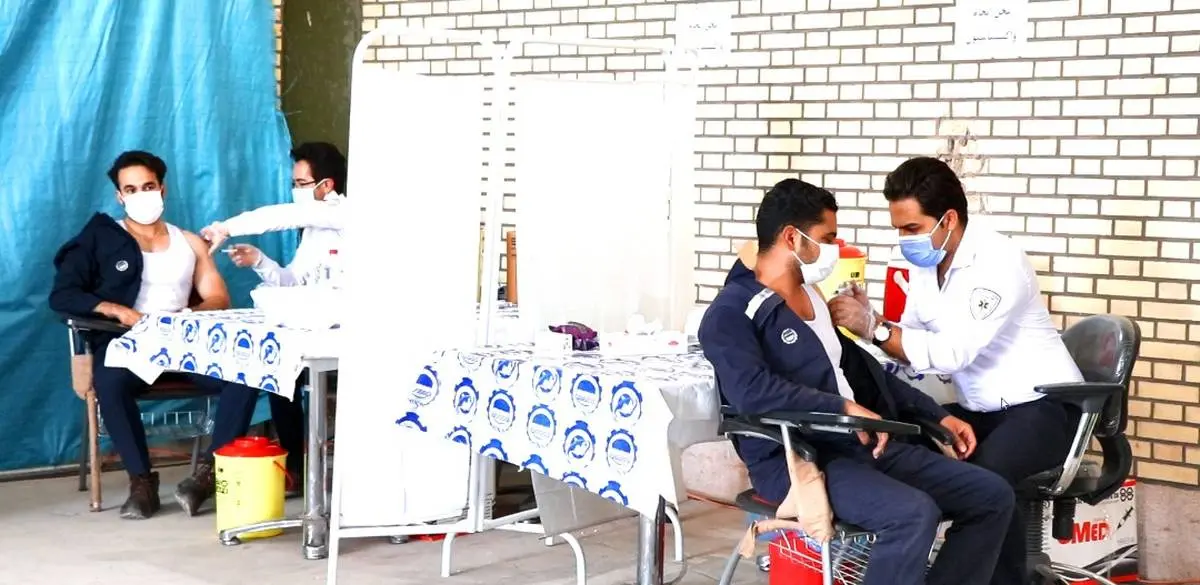کارکنان شرکت فولاد سیرجان ایرانیان، دربرابر ویروس کرونا واکسینه شدند