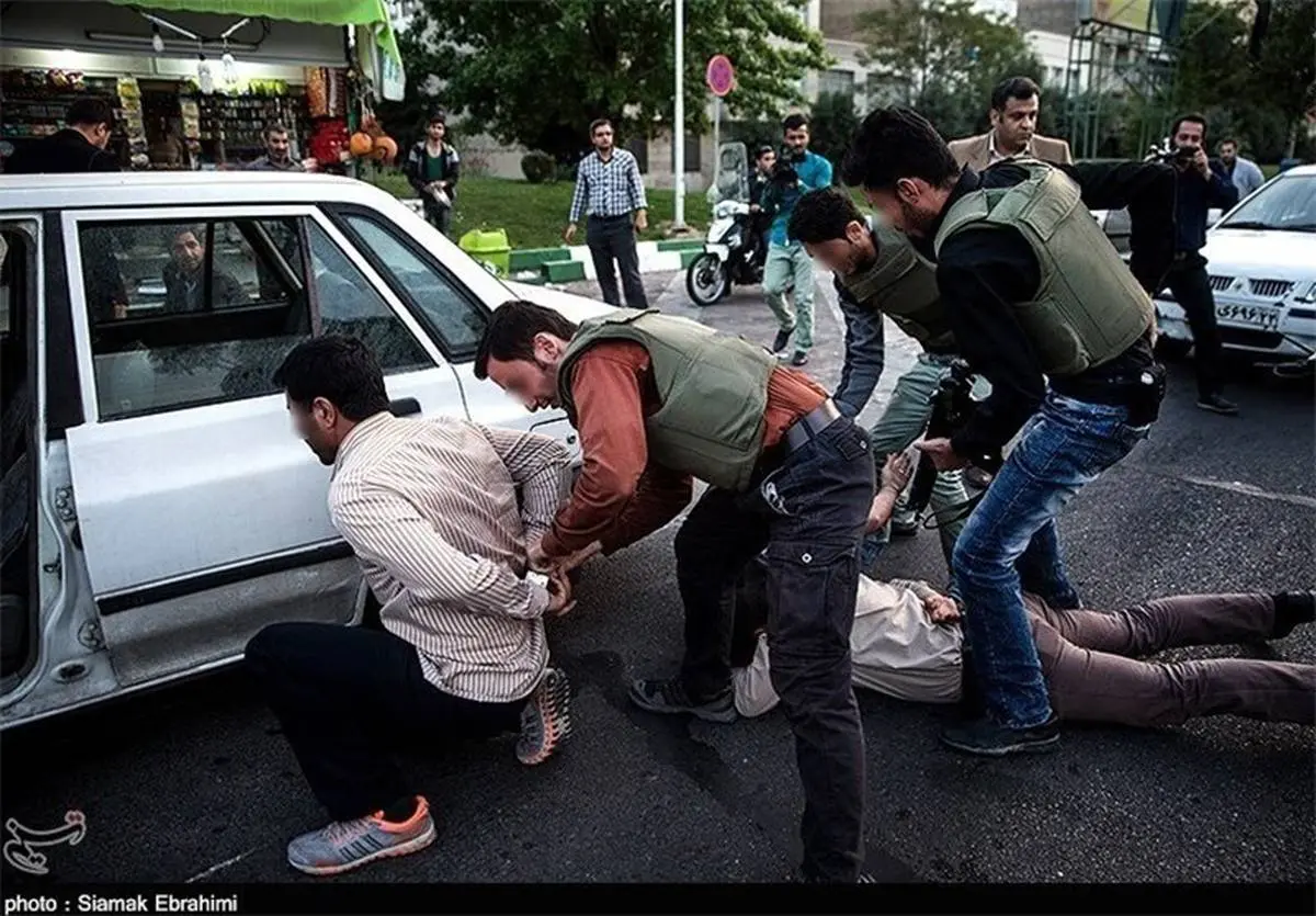 مردی قاچاقچی که ترس از دستگیری چند کیلو مواد مخدر را بلعید / جزییات کامل از دستگیری قاچاقچی +(عکس)