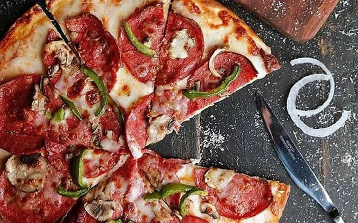 با خوردن پیتزا چه اتفاقی در بدنمان می افتد؟