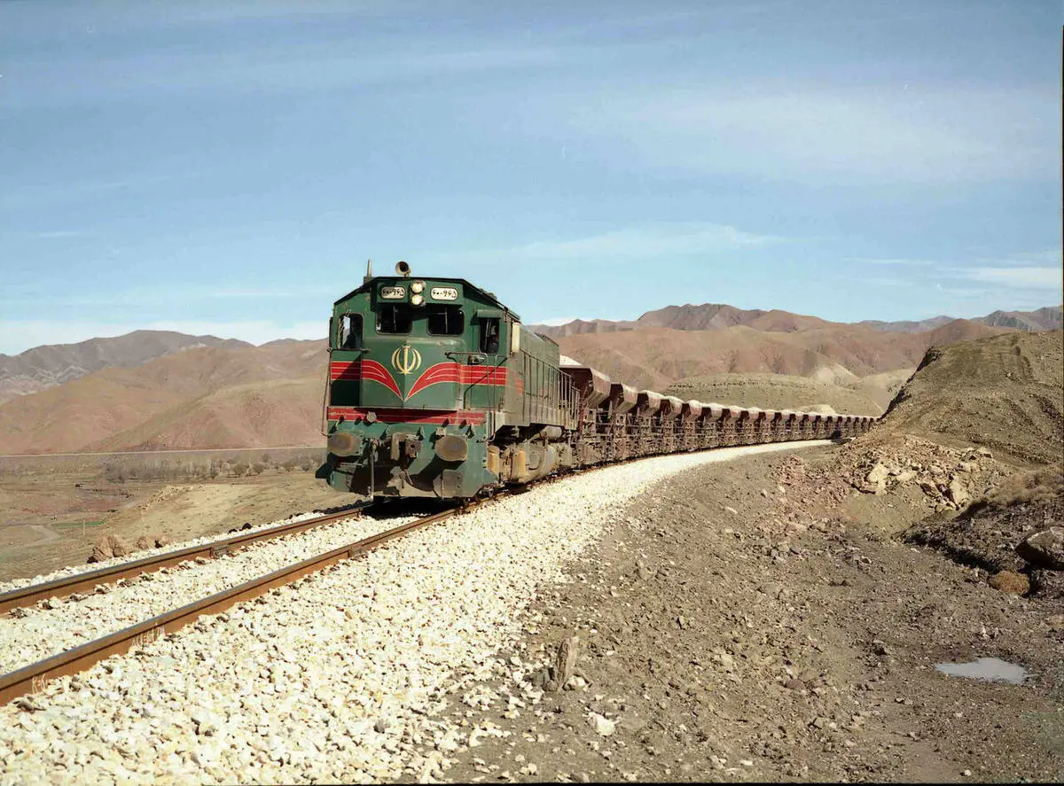 خروج دیزل قطار زاهدان - تهران از ریل خسارت جانی نداشت