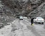 ریزش سنگین کوه در جاده چالوس
