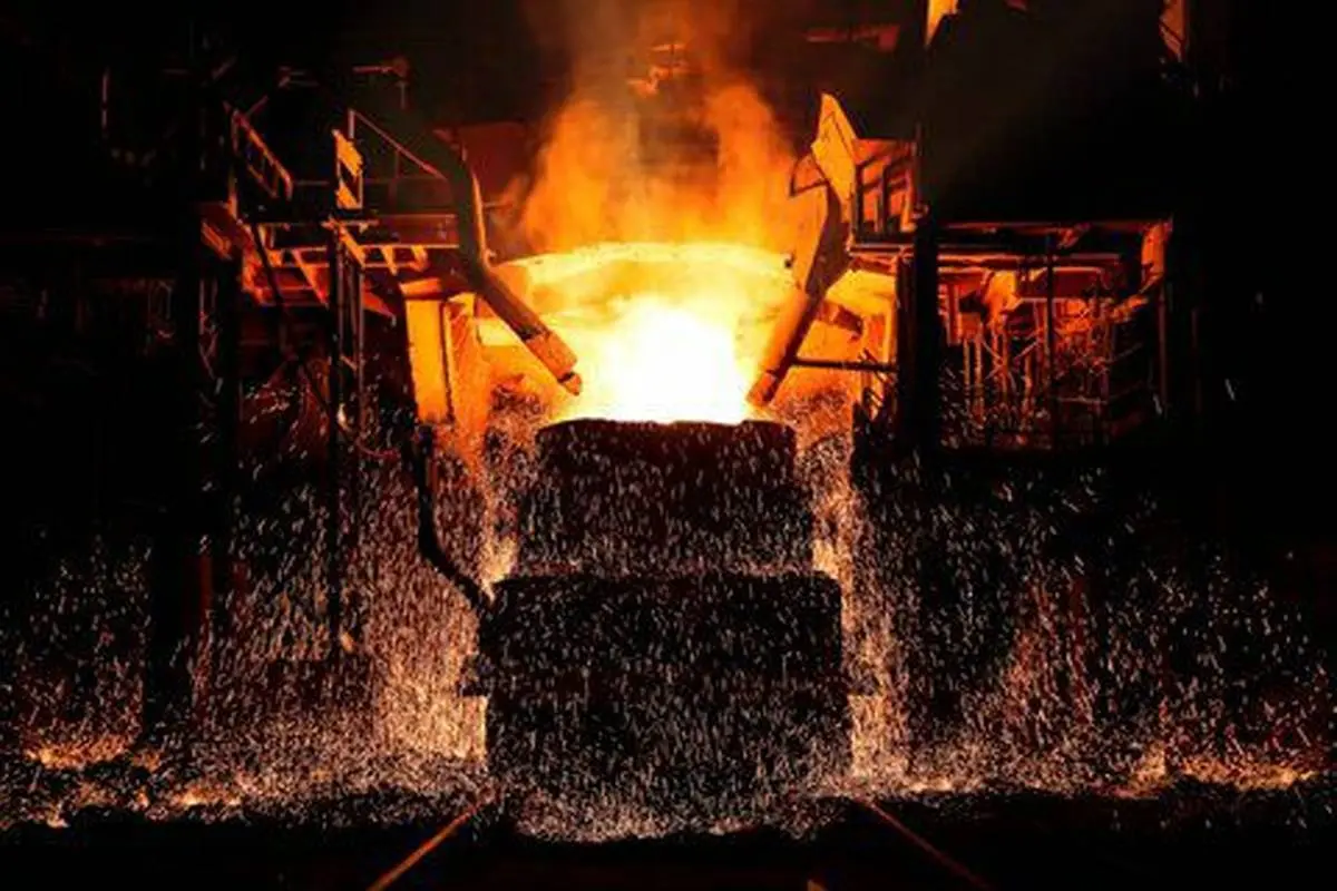 قطار فولاد مبارکه با قوت در مسیر تولید به پیش می رود