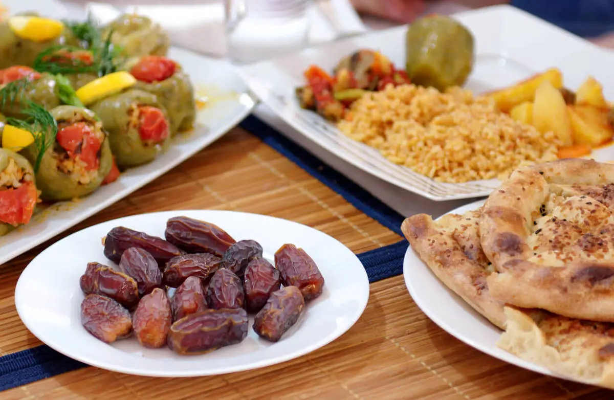 رژیم لاغری | در ماه رمضان چه چیزهایی بخوریم؟
