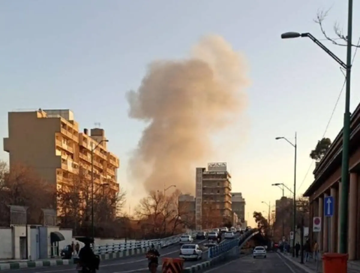 آتش سوزی مهیب در خیابان شوش تهران| انبار کفش در آتش سوخت