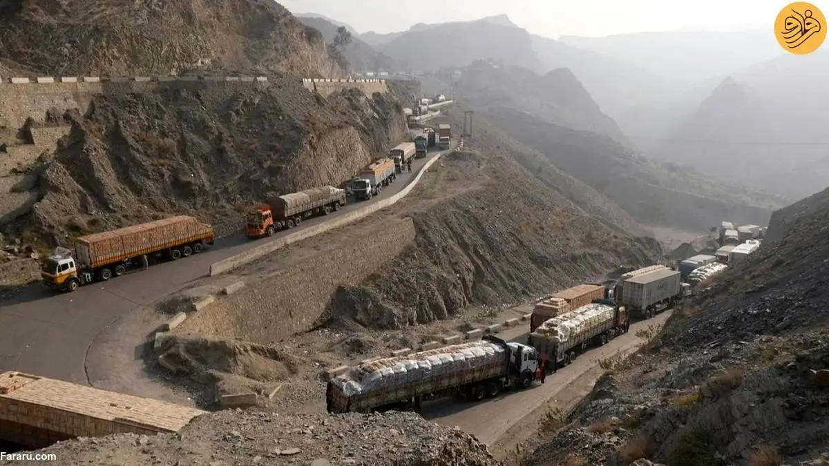 (ویدئو) گرفتار شدن صدها کامیون پشت گذرگاه مرزی 