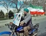 تصویر متفاوت یک مرد موتور سوار در راهپیمایی 22 بهمن سوژه شد