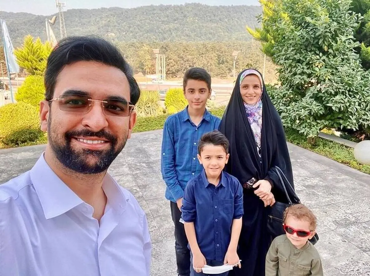  آذری جهرمی وهمسرش در پیاده روی اربعین | اولین عکس از همسر و فرزندان وزیر ارتباطات