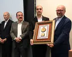 اهدای نشان عالی مدیریت روابط عمومی و مدال زرین به داریوش سهرابی