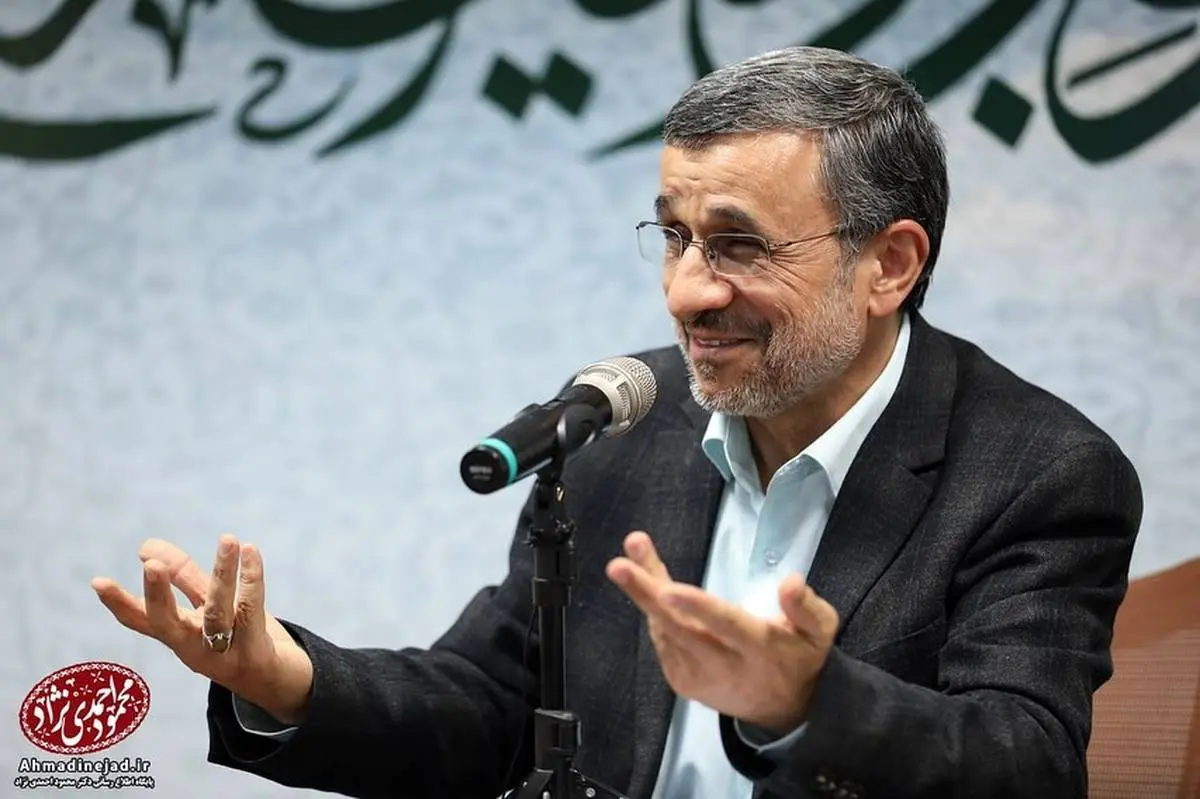 احمدی نژاد در نمایشگاه اکسپو غوغا کرد | عکس های احمدی نژاد کنار زنان در دبی