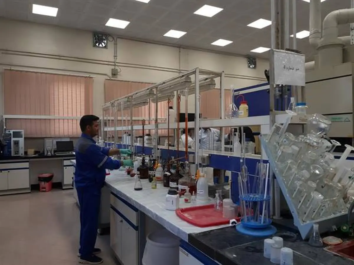  بیش از 5 هزار نفر ساعت کار در آزمایشگاه های پتروشیمی امیرکبیر
