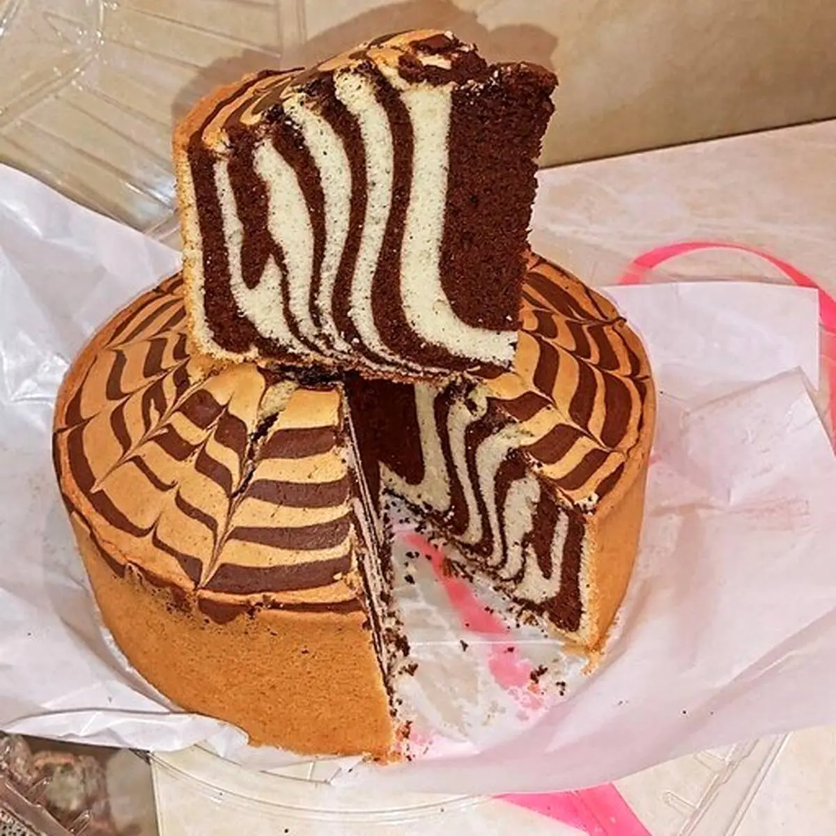 این کیک خوشمزه رو مخصوص روز مادر درست کن | طرز تهیه کیک شکلاتی زبرا + فیلم 