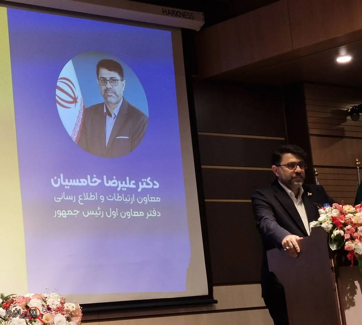 خبرنگاران واقعیت‌ها را به تصویر بکشند