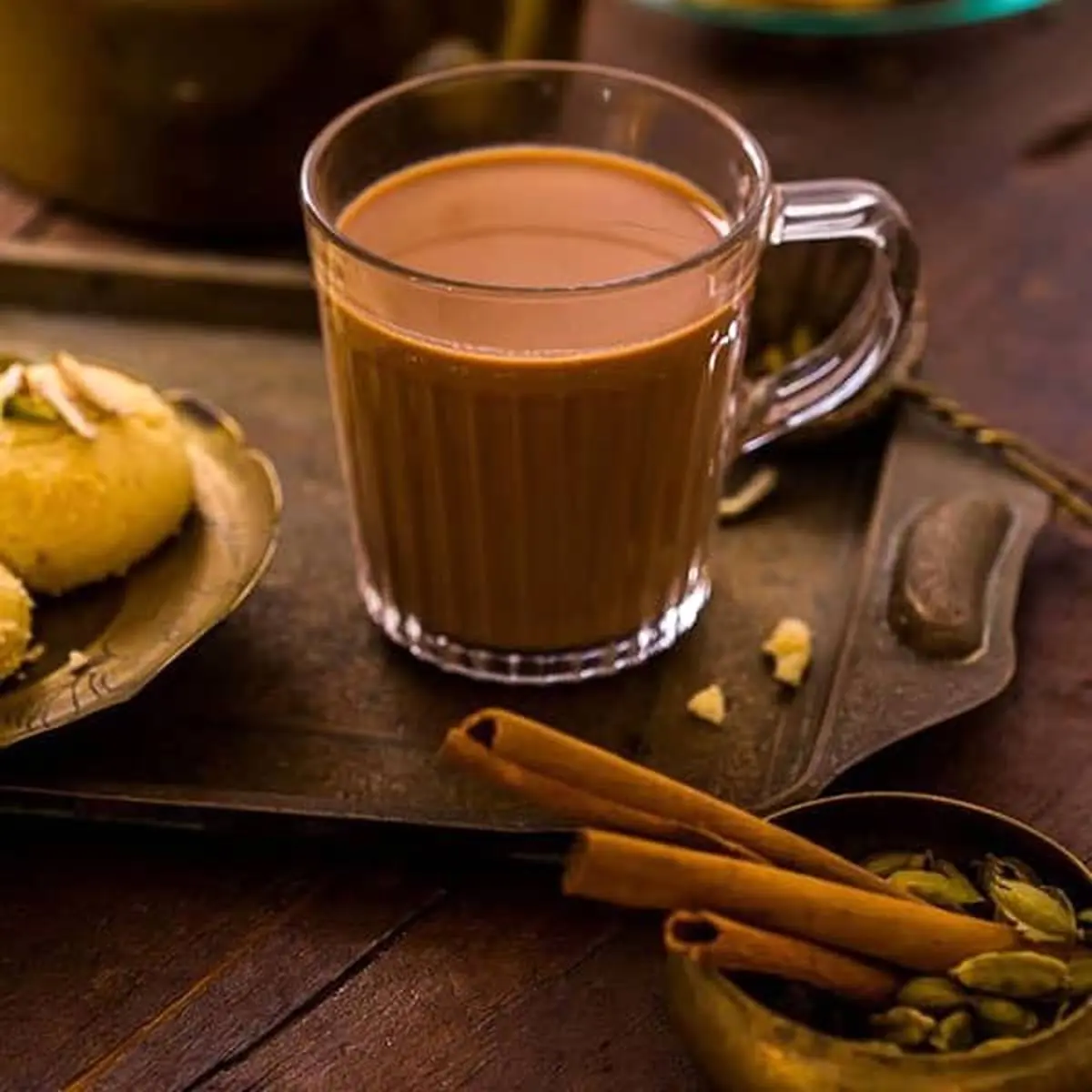 طرز تهیه چای کرک عربی خانگی خوشمزه و فوری با شیر
