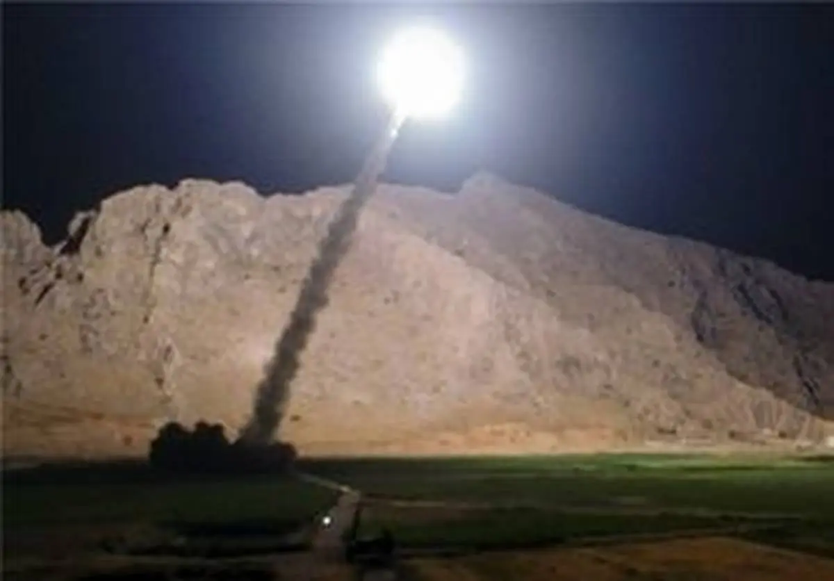 اولین فیلم از حمله موشکی ایران به پایگاه های امریکا در عراق 