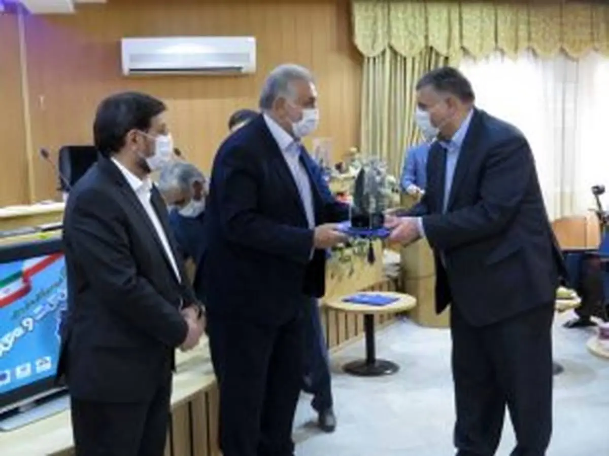 شرکت معدنی املاح ایران به عنوان واحد نمونه استاندارد استان سمنان معرفی شد
