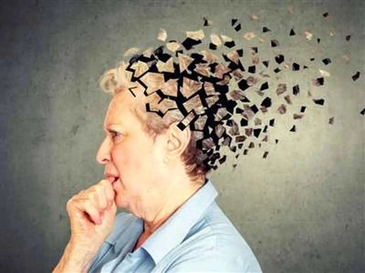 چرا زنان 2 برابر مردان آلزایمر می گیرند | زنان مراقب این علائم باشند