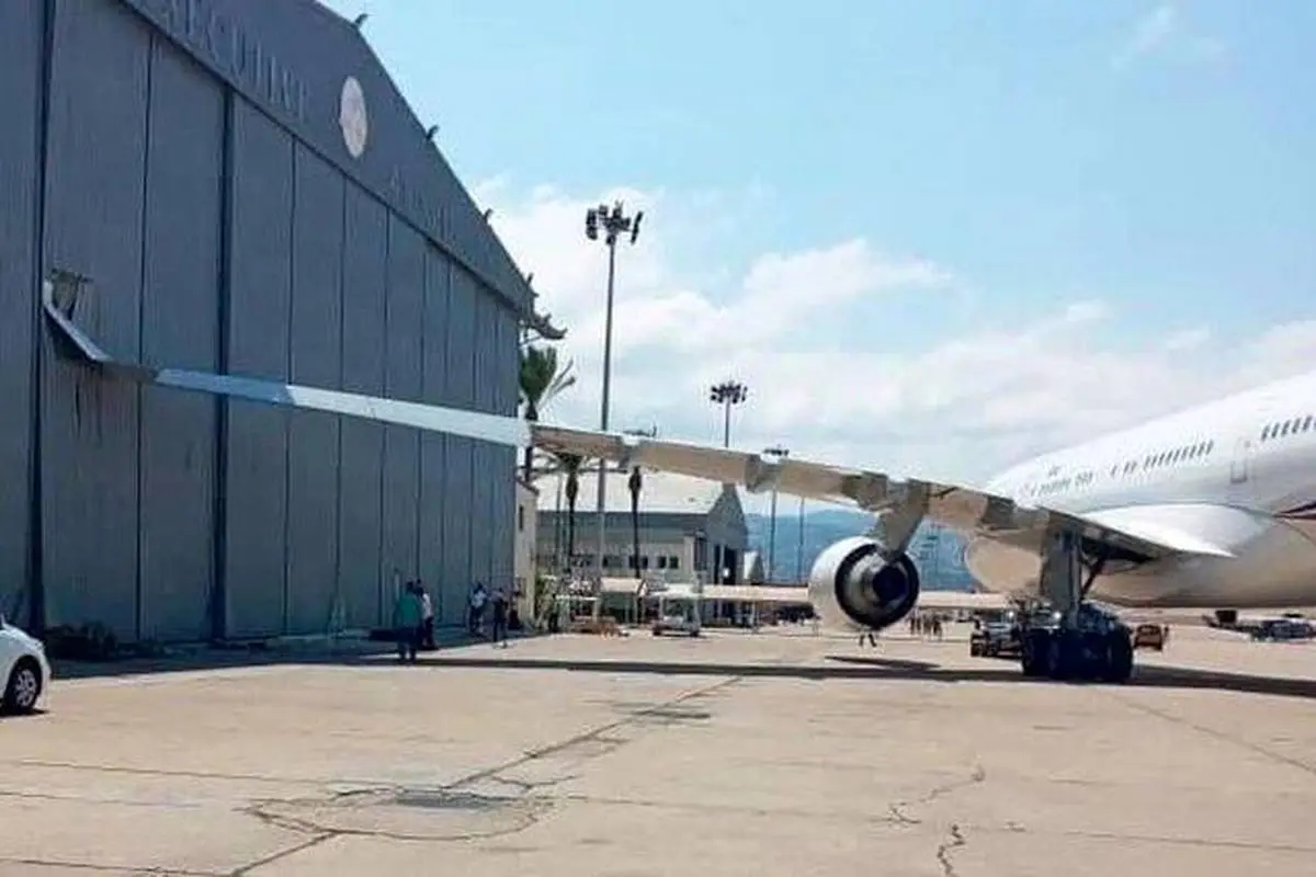 هواپیمای مکرون در فرودگاه بیروت دچار حادثه شد + تصاویر