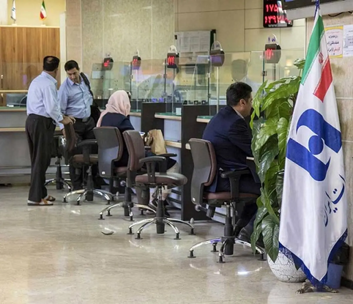 ​شعب منتخب ویژه بانک صادرات ایران از ٨ صبح تا ٨ شب در خدمت مسافران نوروزی