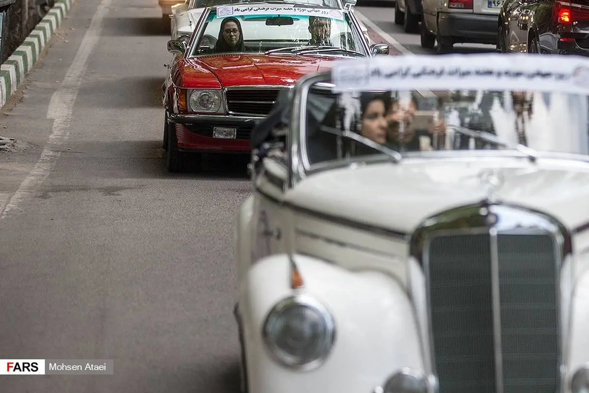 تصاویر/ رژه خودرو‌های کلاسیک در تهران