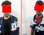 حمله دو پسر به دختر جوان مقابل گشت پلیس +عکس