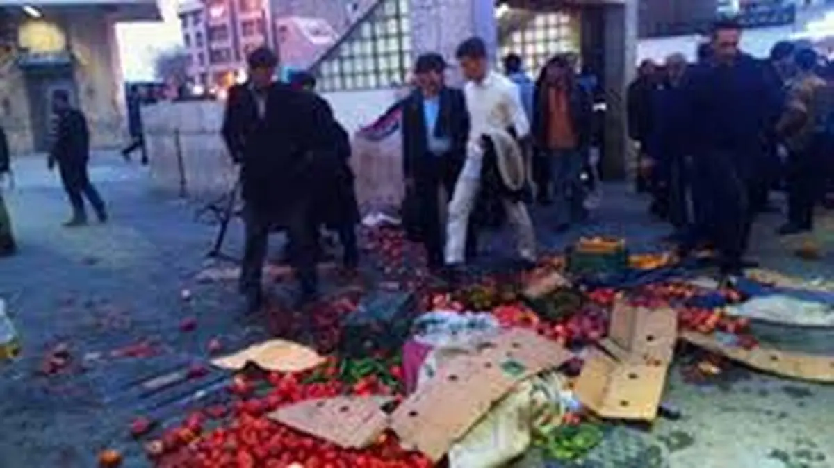 جذب روزانه اراذل و اوباش در شهرداری تهران برای مقابله با دست فروشان !