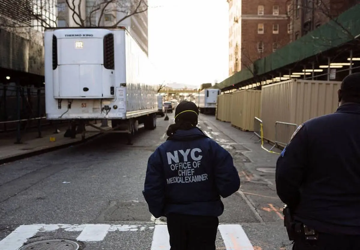 کرونا | استفاده از کامیون یخچالدار برای حمل اجساد قربانیان کرونا در نیویورک