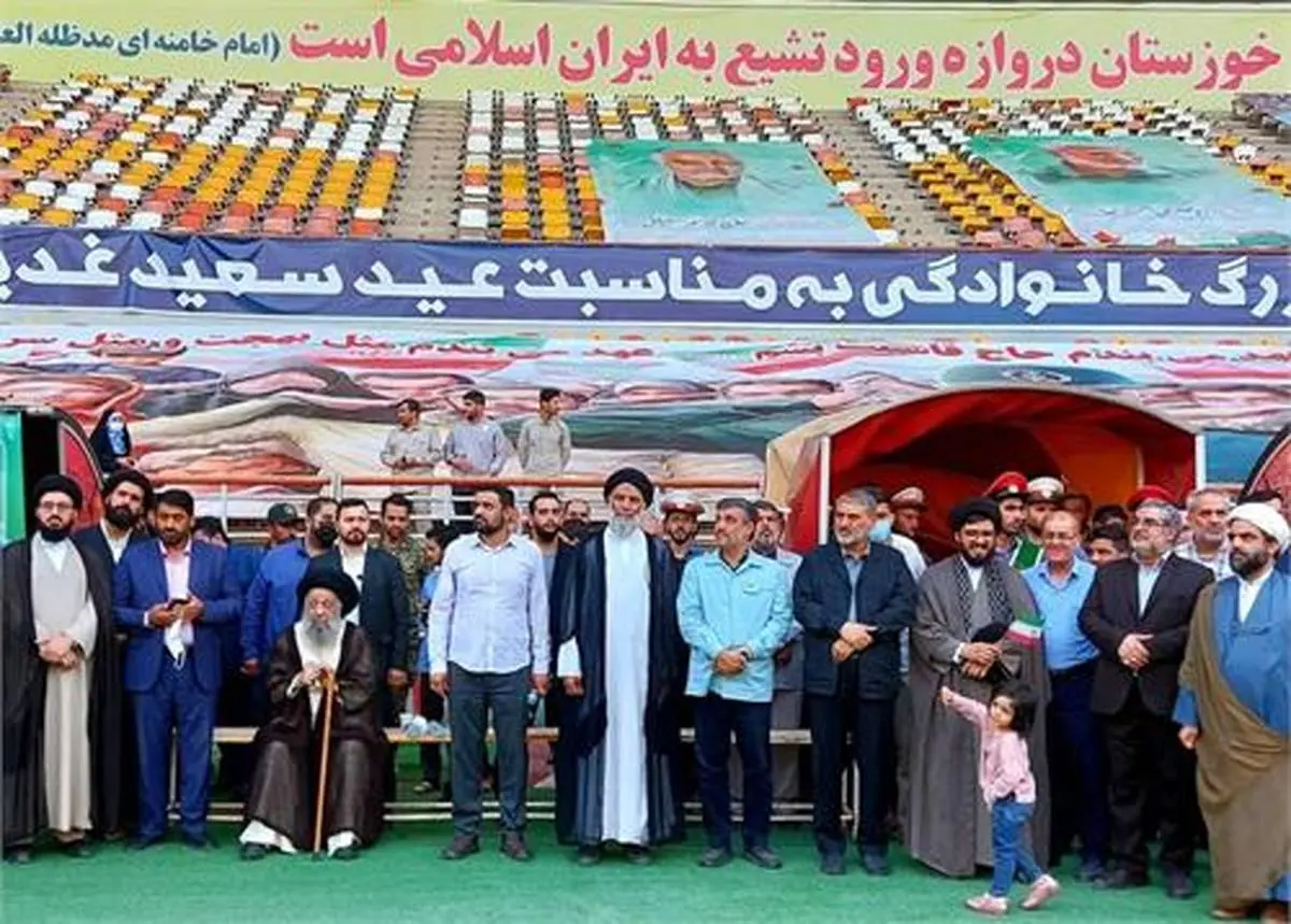 اجتماع بزرگ خانوادگی به مناسبت عید غدیر خم و همخوانی سرود "سلام فرمانده" برگزار شد
